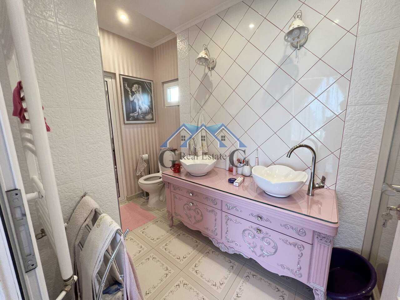 Къща триетажна 150м2, двор 560м2, 463500  евро, Акчелар