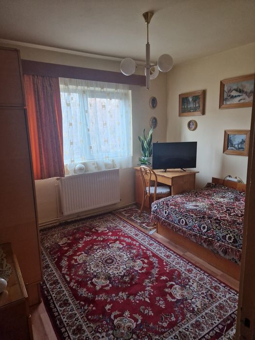 Apartament 3 camere, etaj 2/4, direct proprietar, str Resita