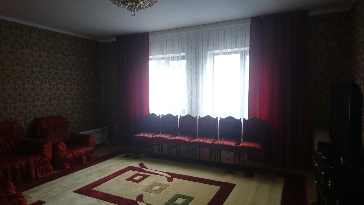 Продам Дом и отдельно стоящее помещением 70 кв.., которое сдаётся .