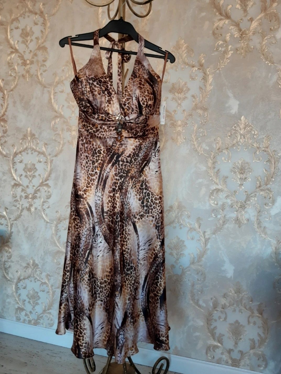 Rochie midi cu spatele gol