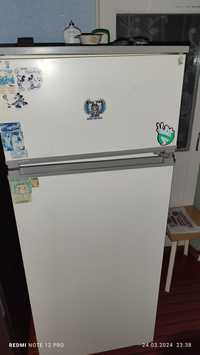 Двух камерный холодильник "Домбасс-412 "в хорошем состоянии.
