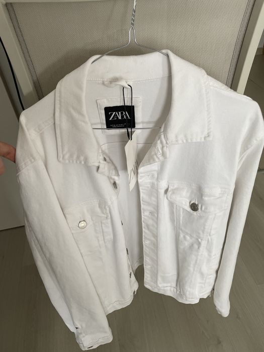 Geacă bărbătească din blugi , Zara mărimea M , stare noua