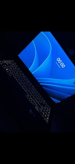 Vând laptop de gaming Acer nitro v15 care vine cu windows instalat