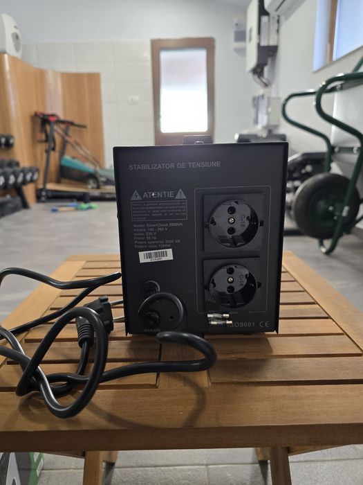 Stabilizator de tensiune SilverCloud, 2000VA, 1200W, ca nou