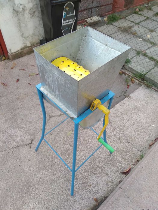 Tocator de mere, pere, fructe