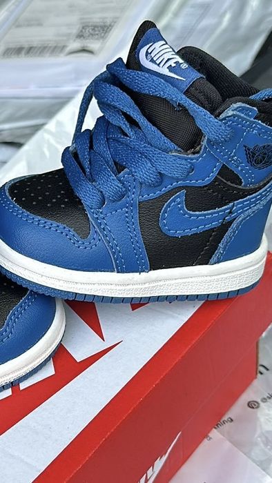 Adidasi Nike pentru bebelusi aproape noi marimea 17