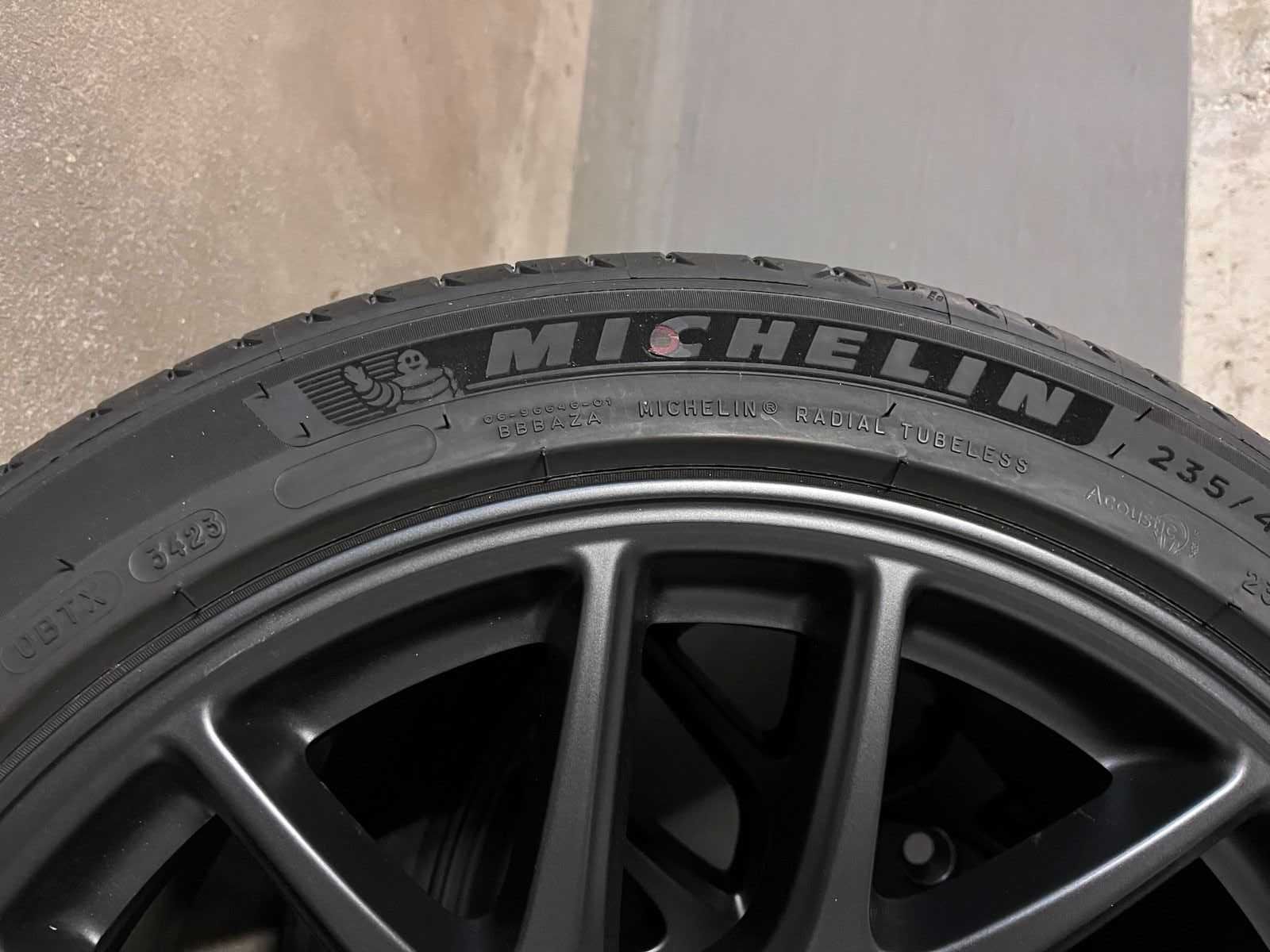 Jante originale 18" Tesla Model 3 Michelin e Primacy 235/45 R 18 98V