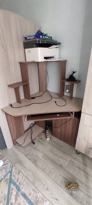 Продам стол компьютерный
