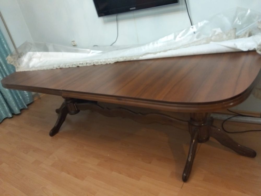 Продам Стол из цельного дерева
