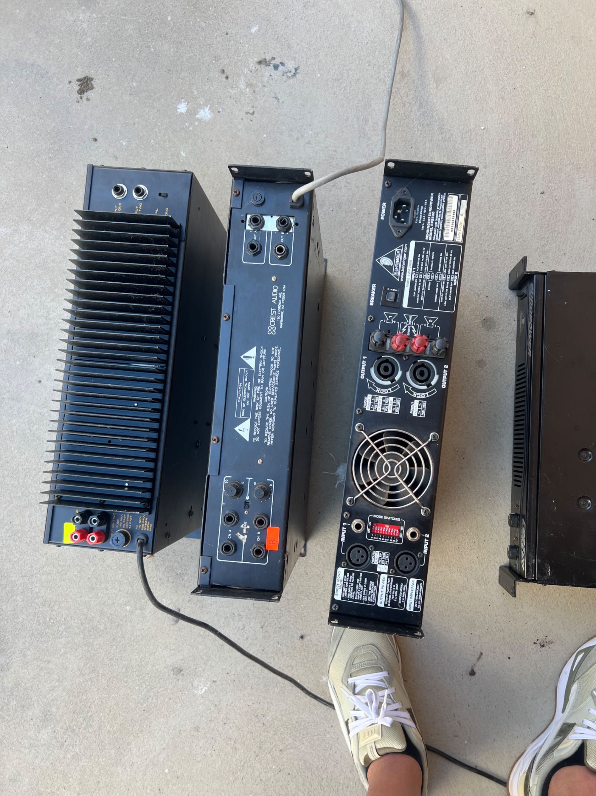 Усилвател belinger ,crest audio