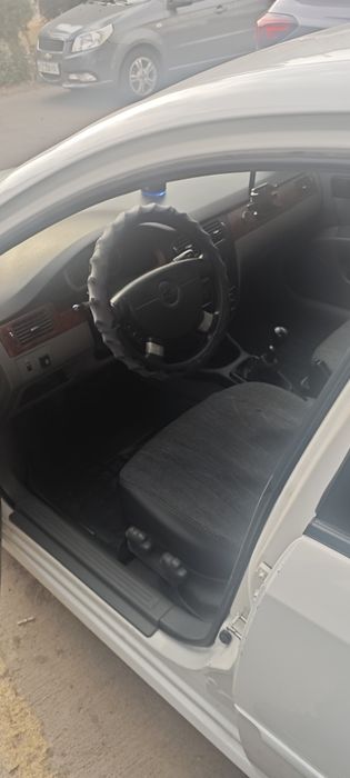 Продаётся белая Джентра 2015