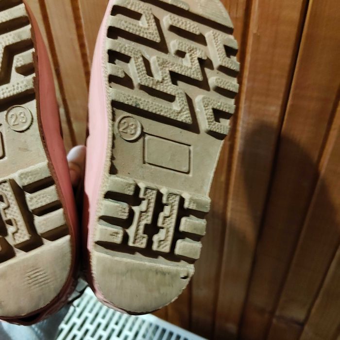 Топли обущета за малки крачета