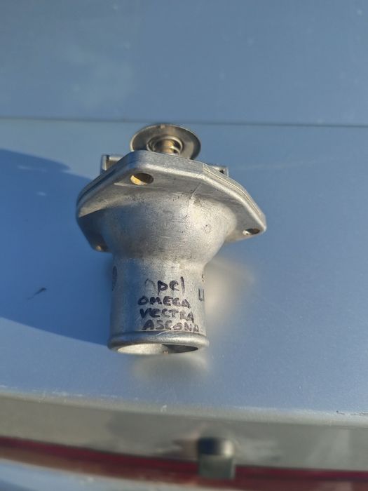 Термостат  Опель