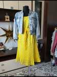 Rochie galbena cu bulinute albe, cordon in talie
