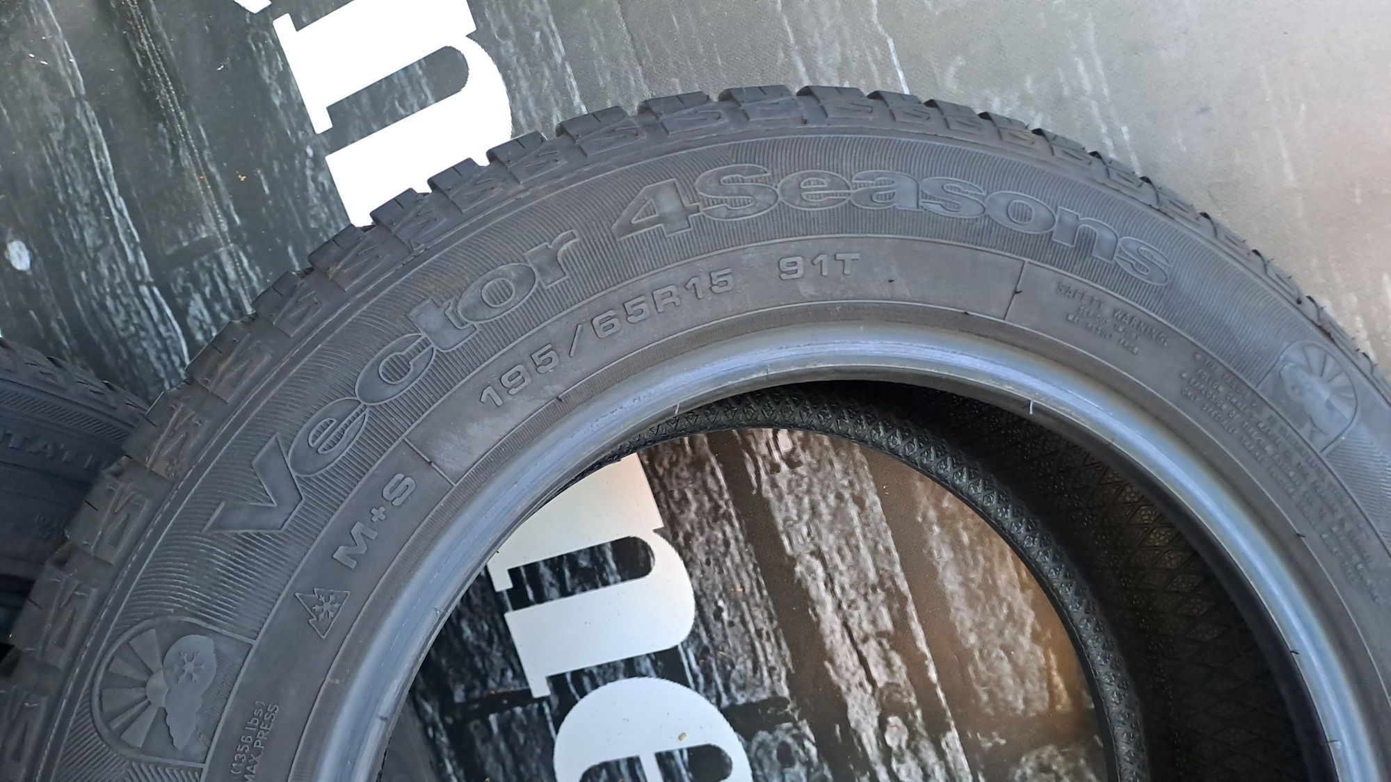 2бр. Всесезонни 195 65 15 Goodyear Vector 4Seasons