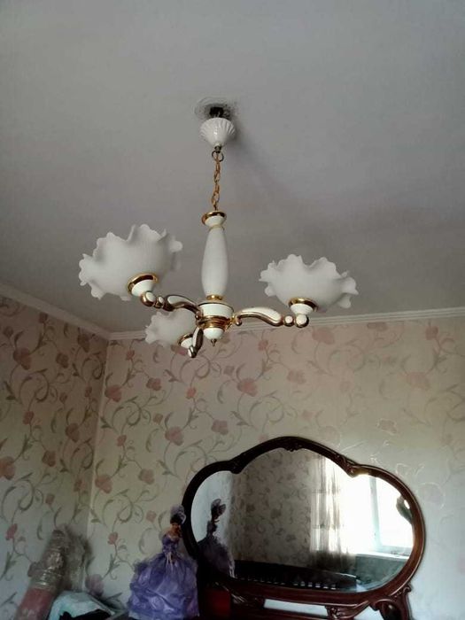 Люстра в комнату