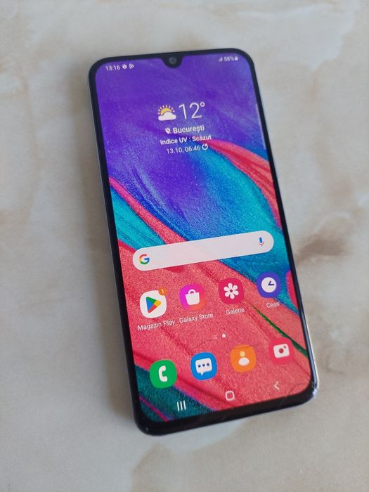 Vând Samsung Galaxy A40 White / Alb (ușor spart jos) //poze reale