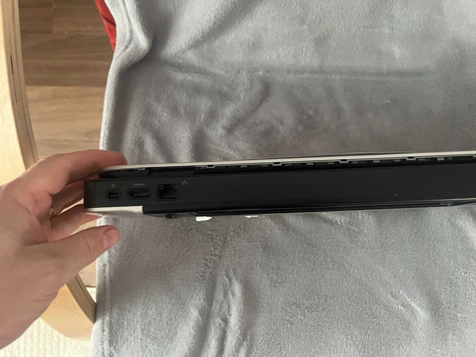 Laptop Dell Xps L502X  i7 porneste nu afiseaza nimic sau dezmembrez