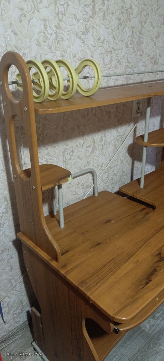 Продам стол для школьника, компьютерный