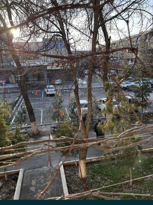 Юнусабад 18 КВ   2-хона 2-этаж/4. Кирпичный. Срочно.