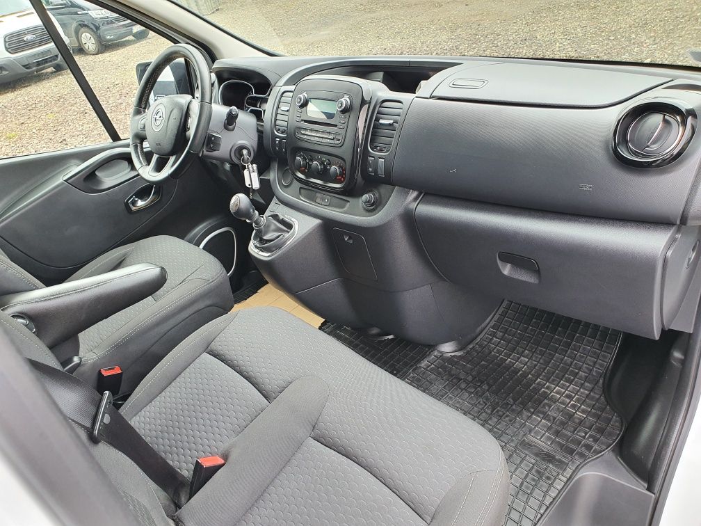 Opel vivaro 1,6tdi ,euro6  8+1 locuri