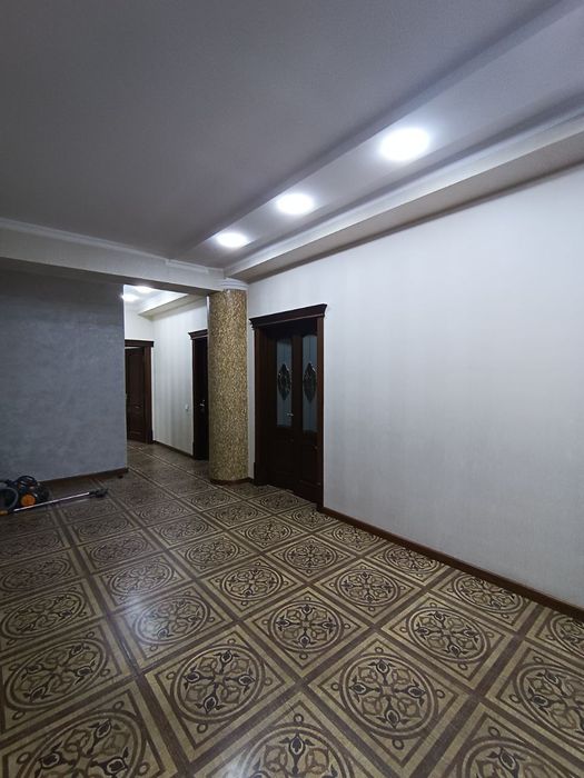 Паркентский. 3/1/9 трёх комнатная первый этаж