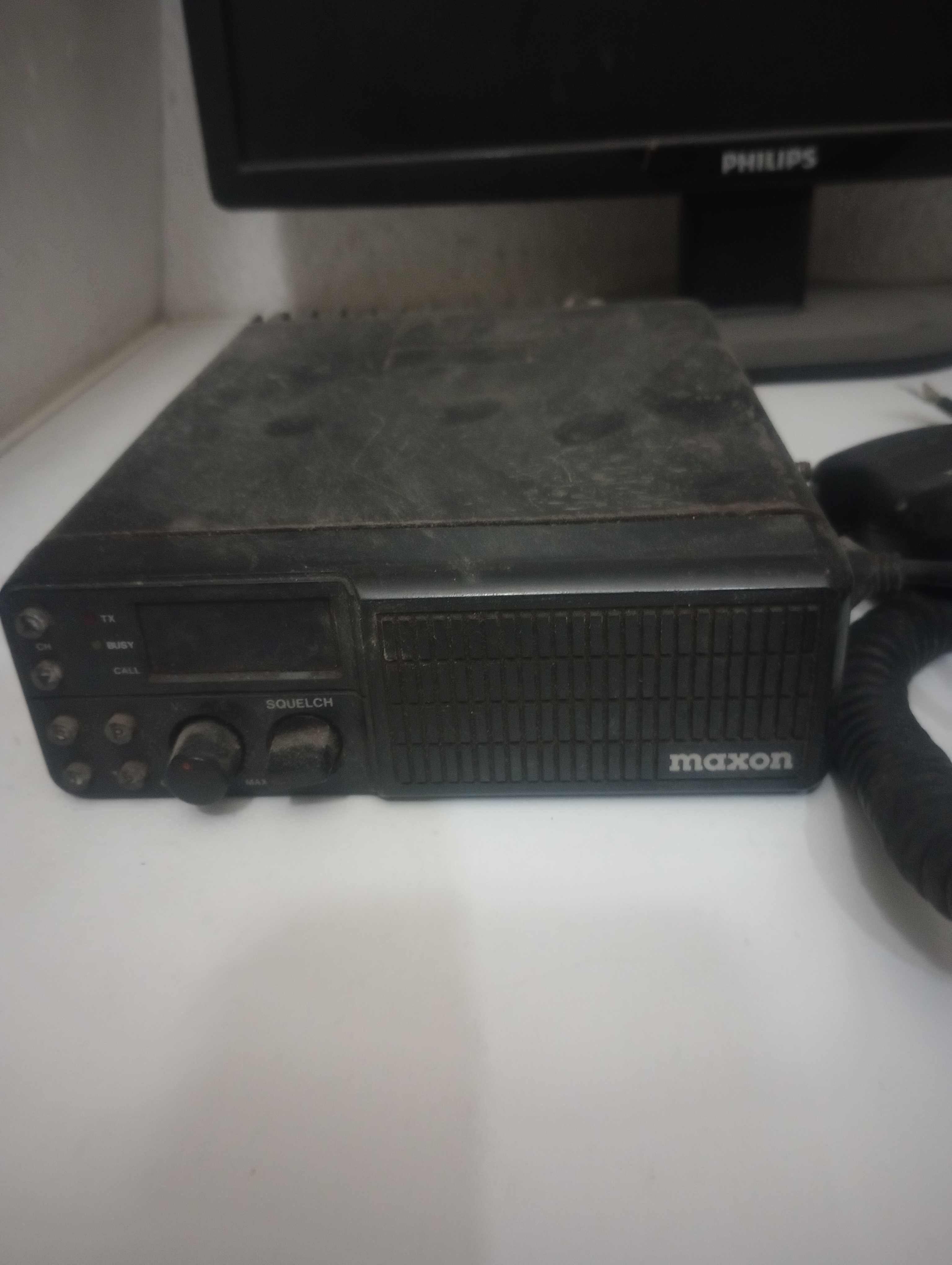 Радиостанция Maxon 150MHz + антена, стойка и кабел