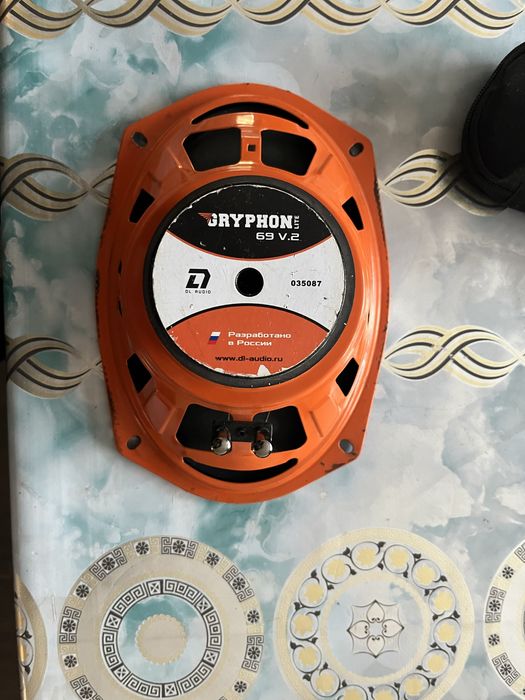 Хороший динамик стоял на Приоре отличная музыка и хорошие басы