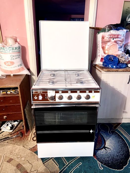 Продам газ плиту рабочая полностью