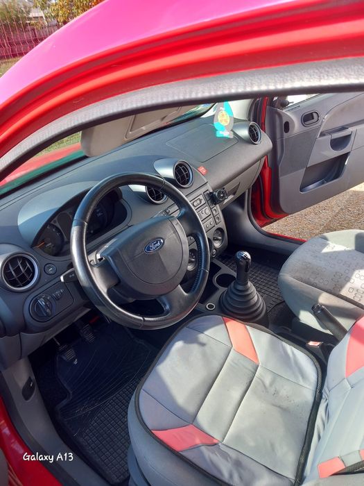 Vand ford Fiesta 2003 pentru piese