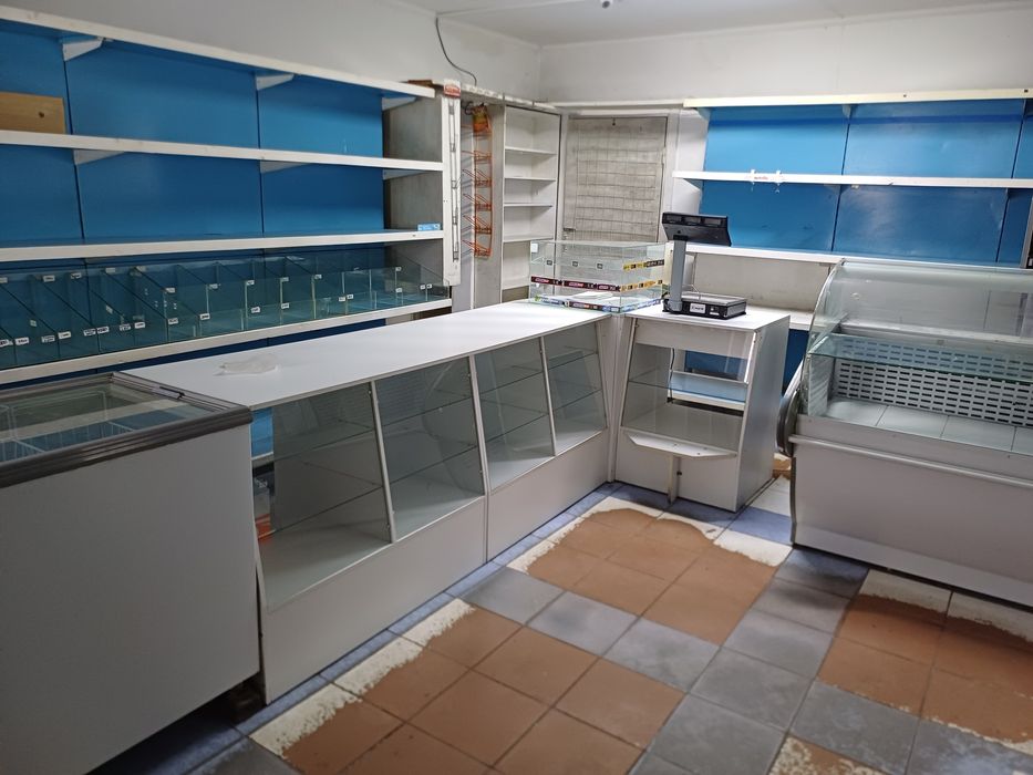 Витрины из ламината для магазина