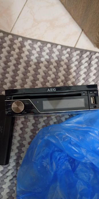 Vând Casetofon auto model AEG full