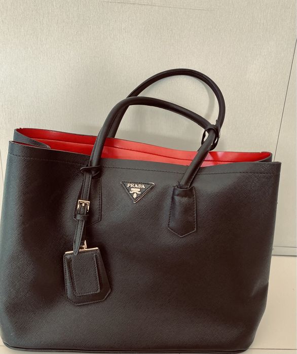 Geanta Prada din piele neagra