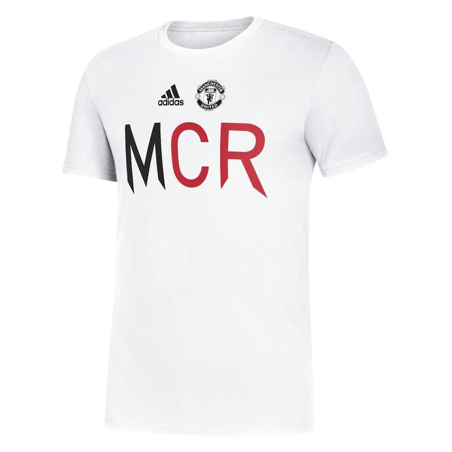 Спортна тениска adidas - официален продукт на Manchester United.