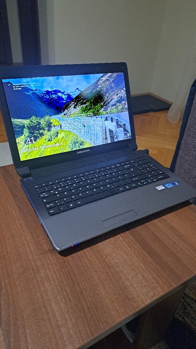 Laptop Medion Akoya i3