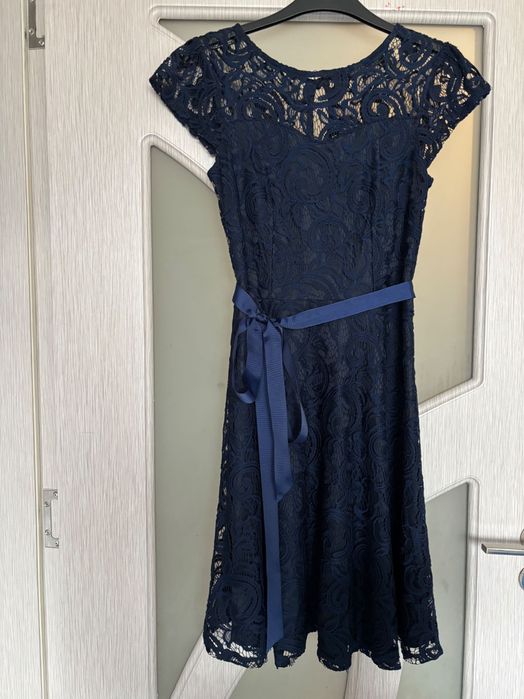 Елегантни рокли и гащеризон Guess и др.