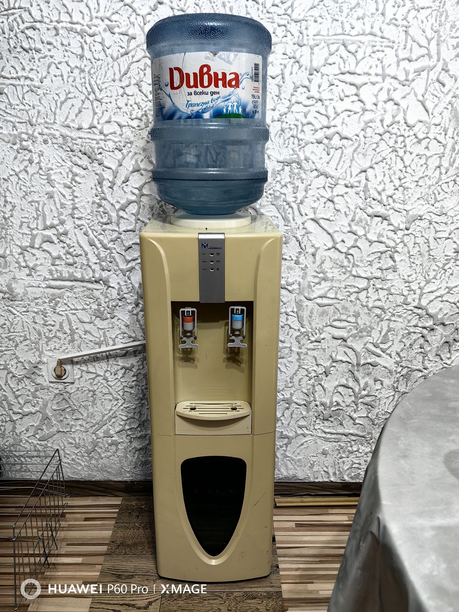 Диспенсър за вода (компресорен)