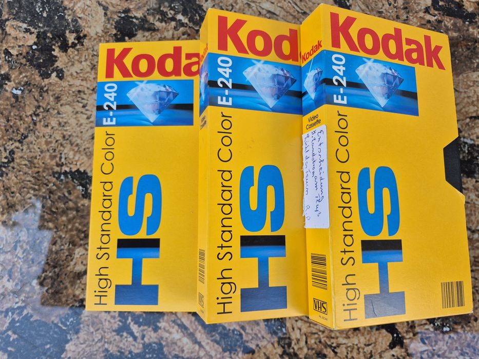 Vând 10 casete video VHS originale Kodak ,colecție de filme diferite