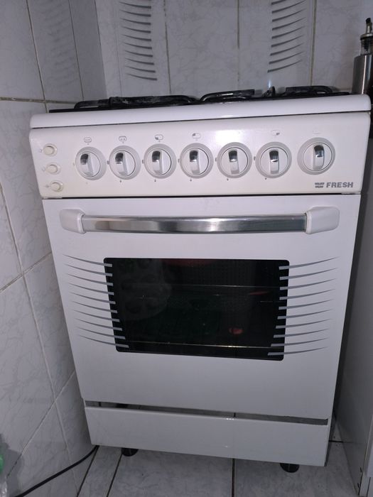 Продам газовую плиту