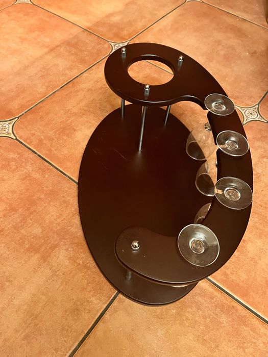 Minibar pentru sticla de vin si suport pahare