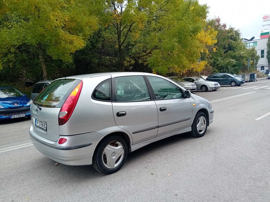Автомобил Нисан Алмера Тино 2002