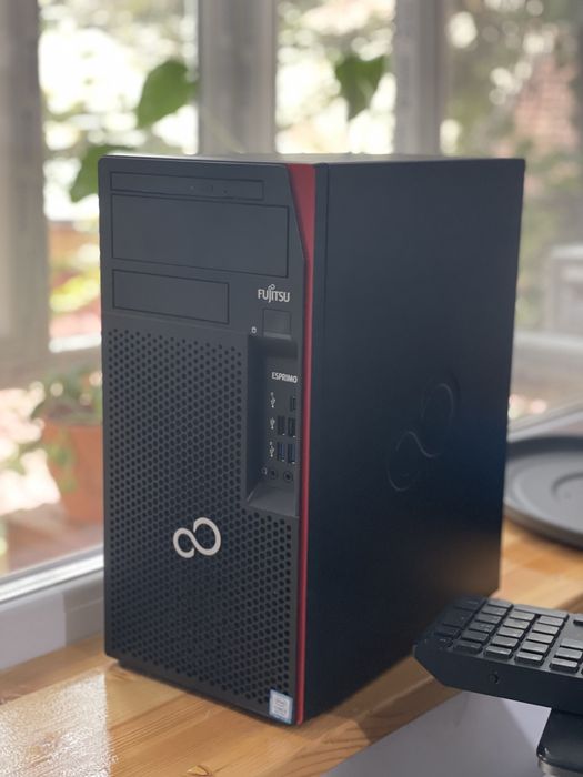 Vand Desktop Fujitsu Esprimo P958