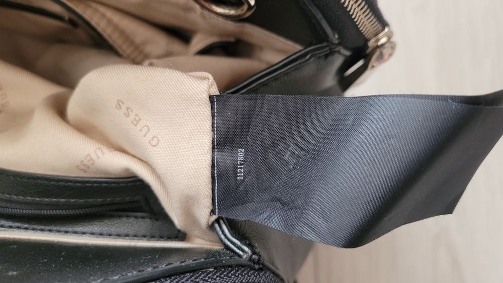 Дамска чанта GUESS