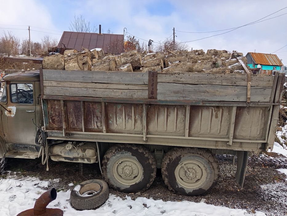 Продам дрова машина зил 131 и уаз