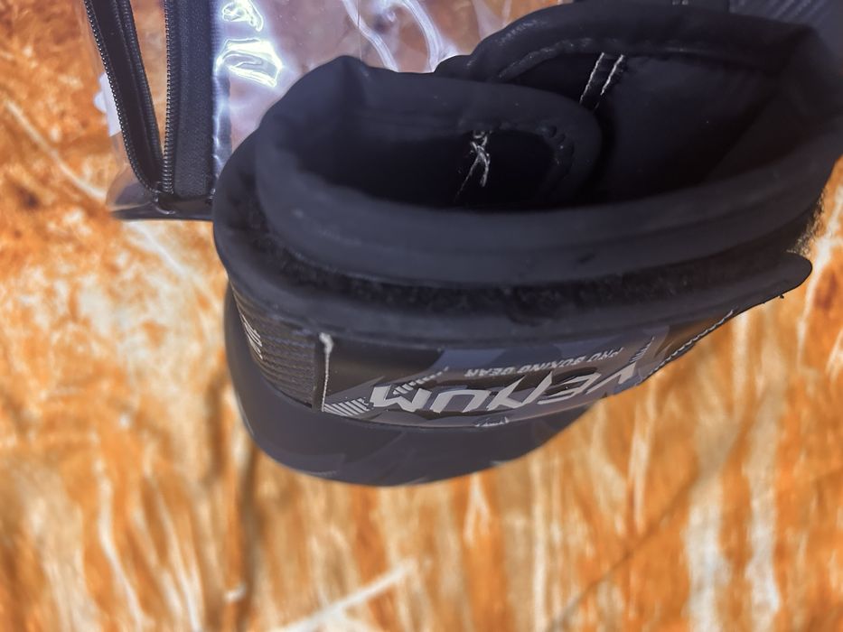 Manusi Venum pentru box/kickboxing