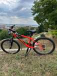 Vand bicicleta aproape noua