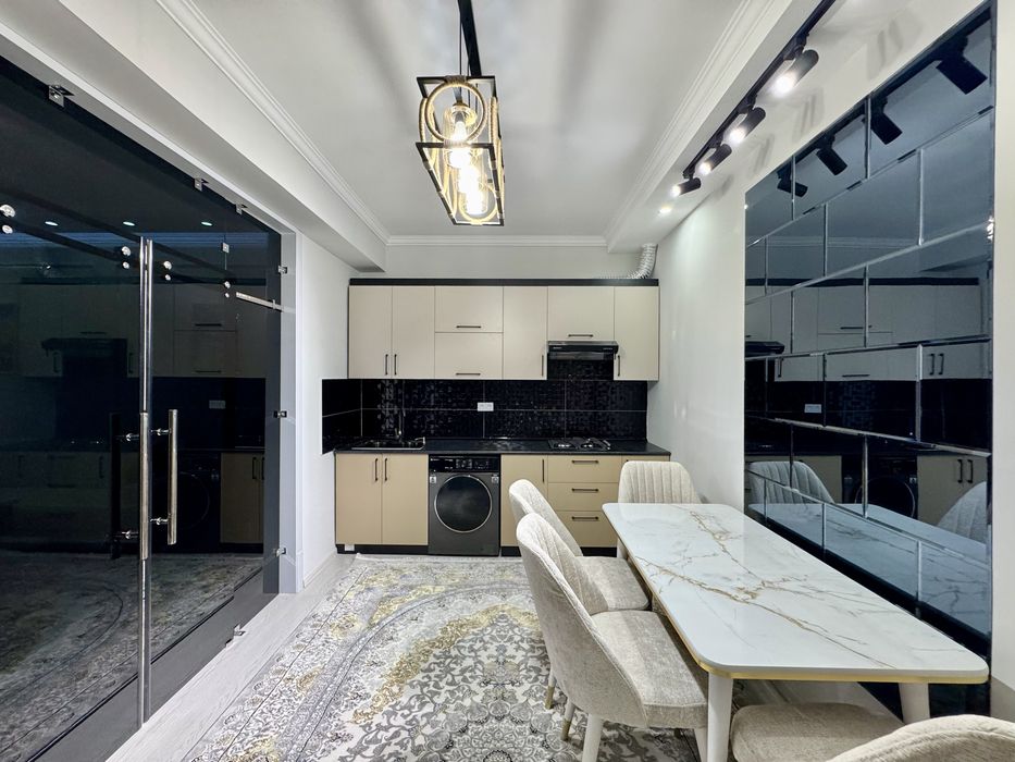 4х комнатная квартира, на 3 этаже. Рудакий.