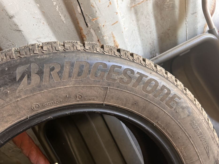 Продам комплект зимней резины к хорошем состояний 225/65R17