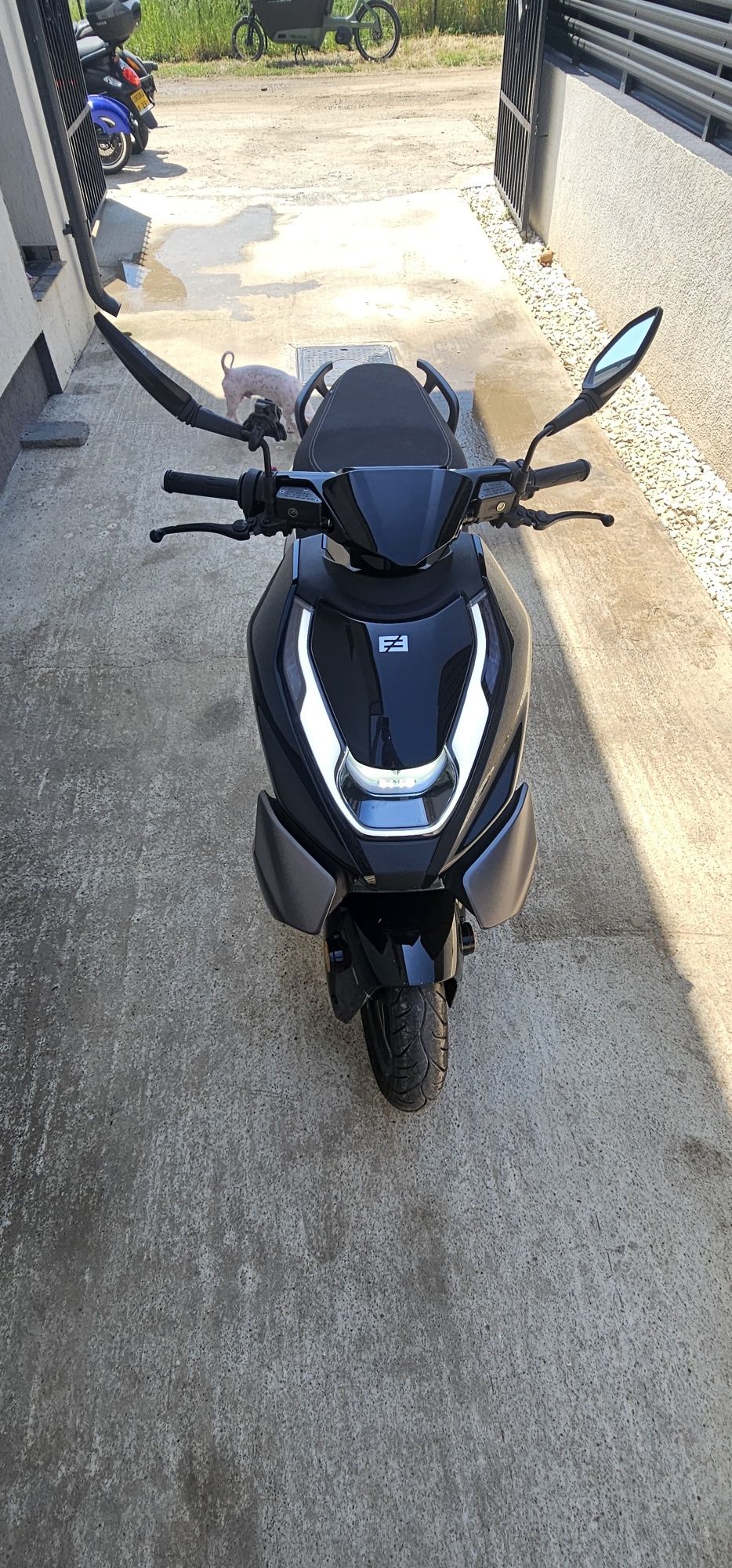 Scuter electric CF Moto Zeeho AE8S+ '24

CFMOTO ZEEHO AE8S+ '24