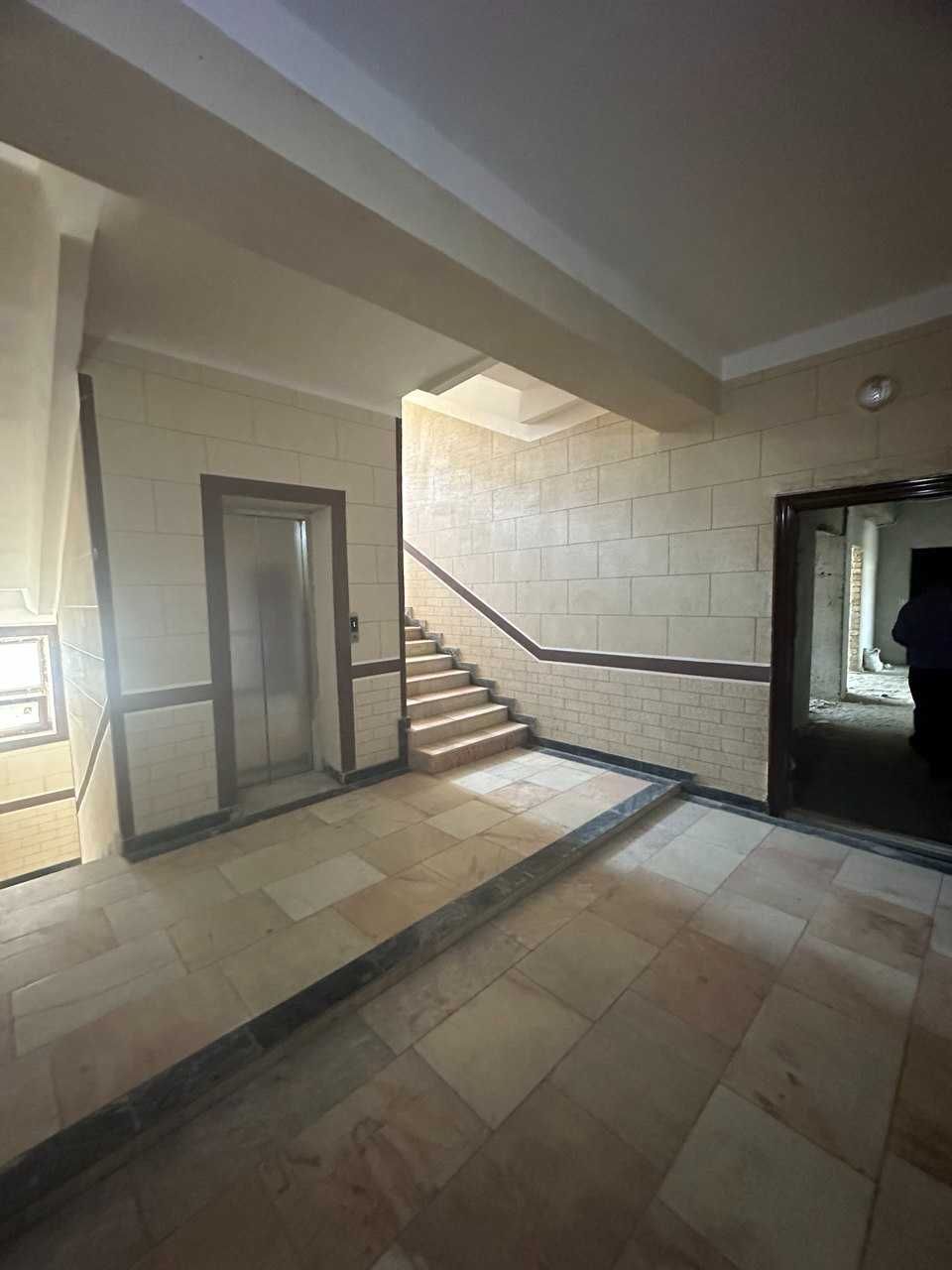 3х ком. квартира 118кв/м в состоянии коробки, сквозная планировка